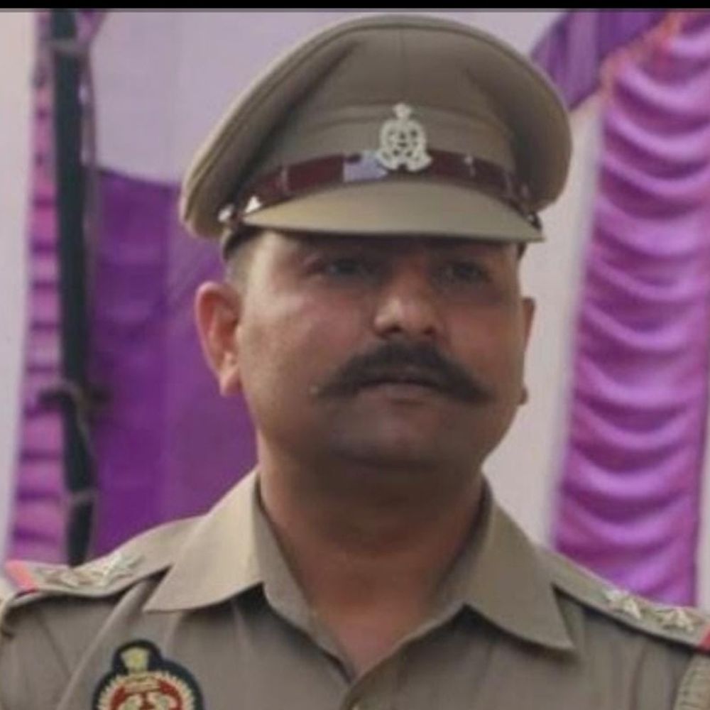 सैनिक हत्याकांड में सादाबाद कोतवाली प्रभारी समेत तीन लाइन हाजिर:पुलिस अधीक्षक ने की कार्रवाई, 8 फरार आरोपियों पर इनाम घोषित