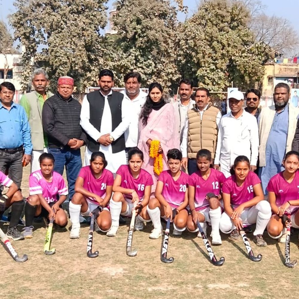 महिला हॉकी में रामपुर और यूपी पुलिस ने जीते मुकाबले:अयोध्या हॉस्टल और प्रयागराज को हराकर सेमीफाइनल में बनाई जगह