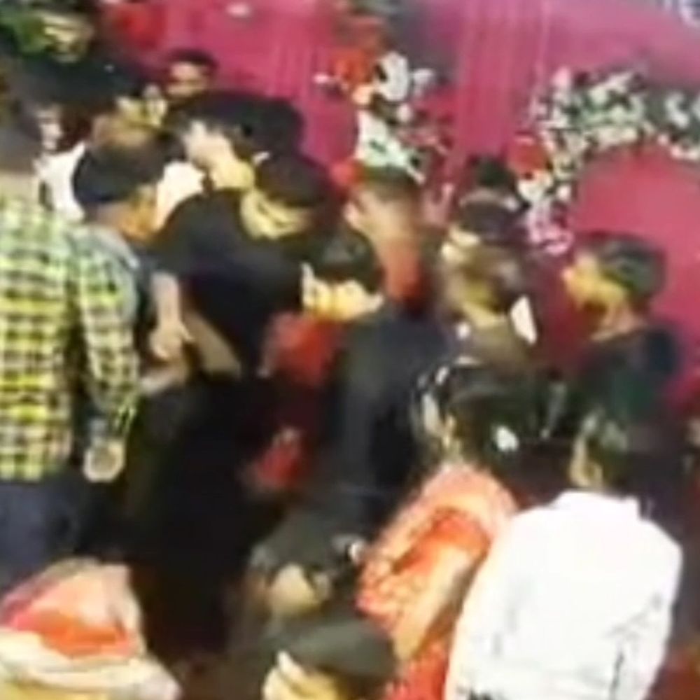 रावतपुर में शादी समारोह में फोटोग्राफर से मारपीट:फोटो खींचने से मना करने पर युवकों ने कैमरा तोड़ा