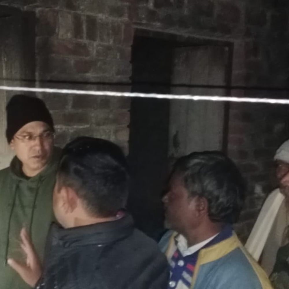 सीतापुर में बुजुर्ग की आग में जलकर मौत:गैस सिलेंडर के रिसाव से घर में लगी आग, अकेले रहते थे