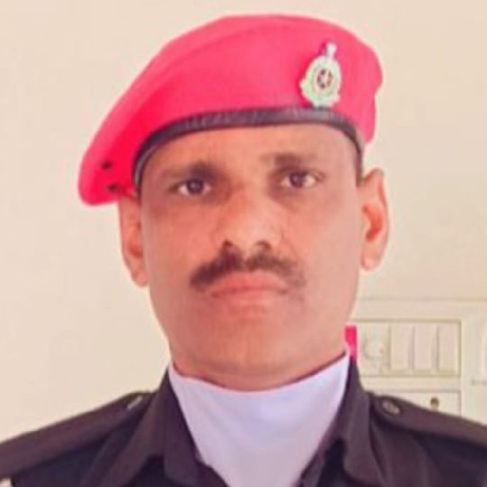 ट्रेनिंग के दौरान हार्टअटैक सेना के हवलदार का निधन:गाजीपुर में पैतृक गांव पहुंचा पार्थिव शरीर, राष्ट्रीय सम्मान के साथ दी गई अंतिम विदाई