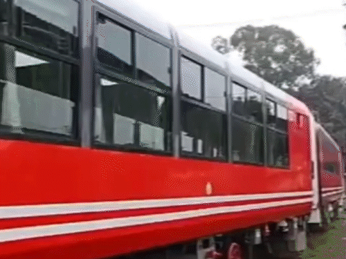 टॉय ट्रेन से शिमला घूम सकेंगे टूरिस्ट:इंडियन रेलवे-HPTDC ने वीकेंड पैकेज लांच किया, 8,255 से शुरुआत, होटल ठहराव समेत गाड़ी का खर्च शामिल