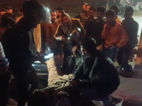 भागलपुर में ऑटो ने बाइक सवार को मारी टक्कर:  युवक उछलकर 10 फीट दूर जा गिरा, एक पैर फ्रैक्चर; गंभीर हालत में अस्पताल में एडमिट – Bhagalpur News