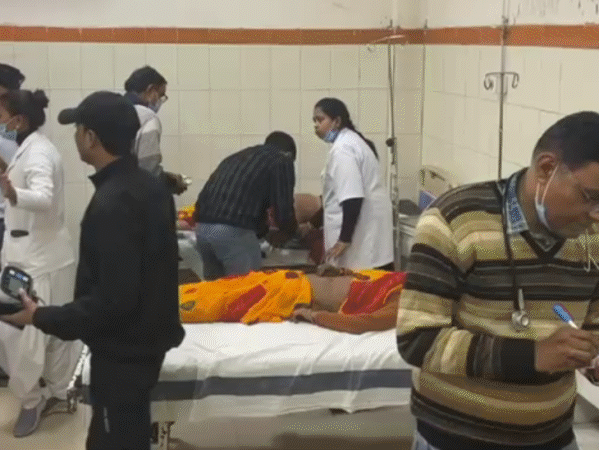 ग्वालियर में कलश यात्रा में भगदड़, महिला की मौत:  बच्ची समेत 4 घायल, कलश बांटते वक्त भीड़ बढ़ी; पूर्व मंत्री नरोत्तम मिश्रा कार्यक्रम के आयोजक – Dabra News