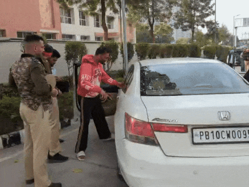 ऑपरेशन प्रहार 2.0 का आज दूसरा दिन:  पंजाबी सिंगर हेरोइन के साथ काबू, BMW से नशा तस्करी, ड्रोन से अपराधियों पर नजर – Mohali News