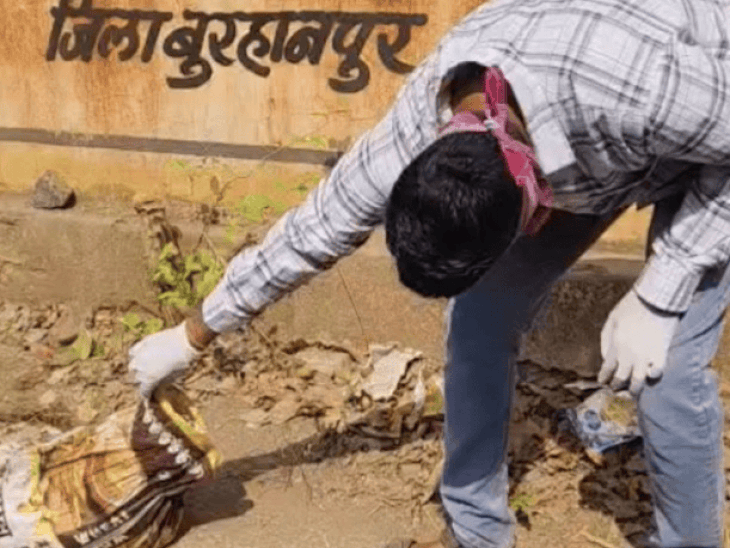कचरे के ढेर में मिली खून से सनी बोरी:  बुरहानपुर में जांच में निकला मृत पशु – Burhanpur (MP) News
