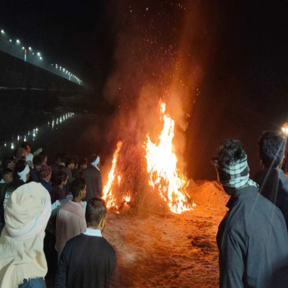 परिवार के 5 सदस्यों की मौत का मामला:डॉक्टरों के पैनल ने किया पोस्टमॉर्टम, बच्चों के शव दफनाए - पति पत्नी का एक ही चिता पर किया अंतिम संस्कार