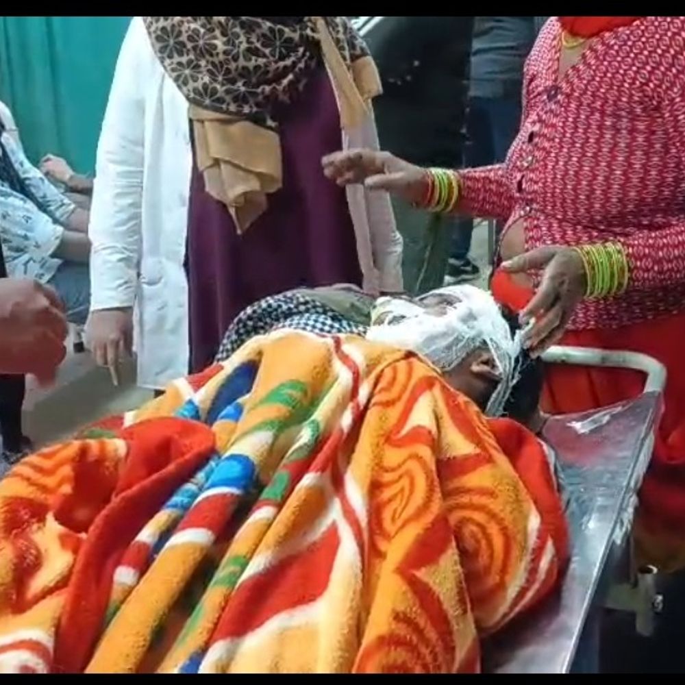 क्रिकेट विवाद पर हाथरस में खूनी संघर्ष:दोनों पक्षों के 10 लोग घायल, कुछ घायलों की हालत गंभीर