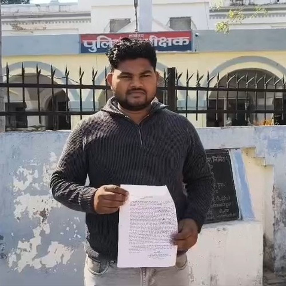 डेढ़ महीने बाद भी नहीं हुआ चोरी का खुलासा:ललूपुर में जेवर-नगदी चोरी, पीड़ित कार्रवाई के लिए एसपी दफ्तर पहुंचा