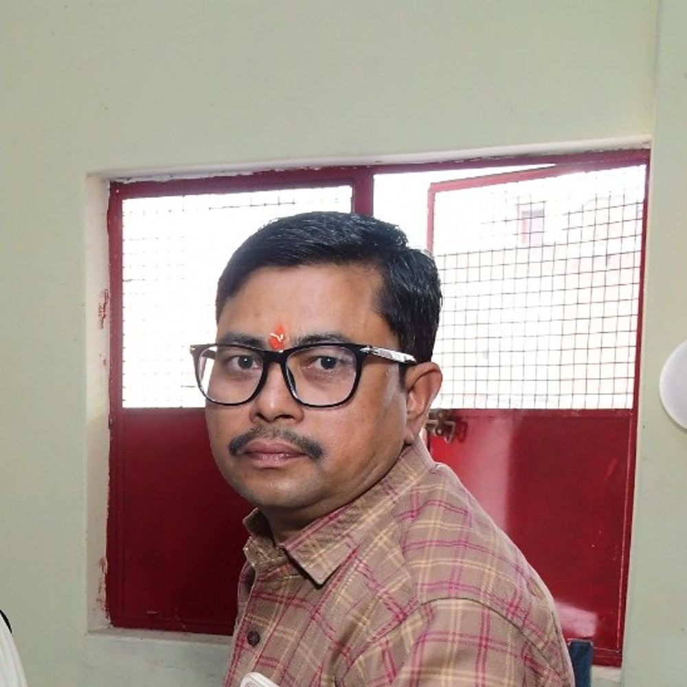 वंदे भारत की चपेट में आने से शिक्षक की मौत:औरैया में शाम को टहलने निकले थे, ट्रेन की तेज हवा के दबाव से बैलेंस बिगड़ा