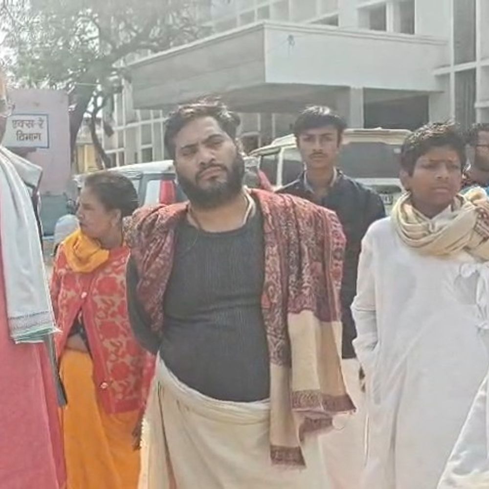 गुजरात की महिला श्रद्धालु की हार्ट अटैक से मौत:स्नान करते समय बिगड़ी तबीयत, बृज दर्शन के लिए आई थी महिला