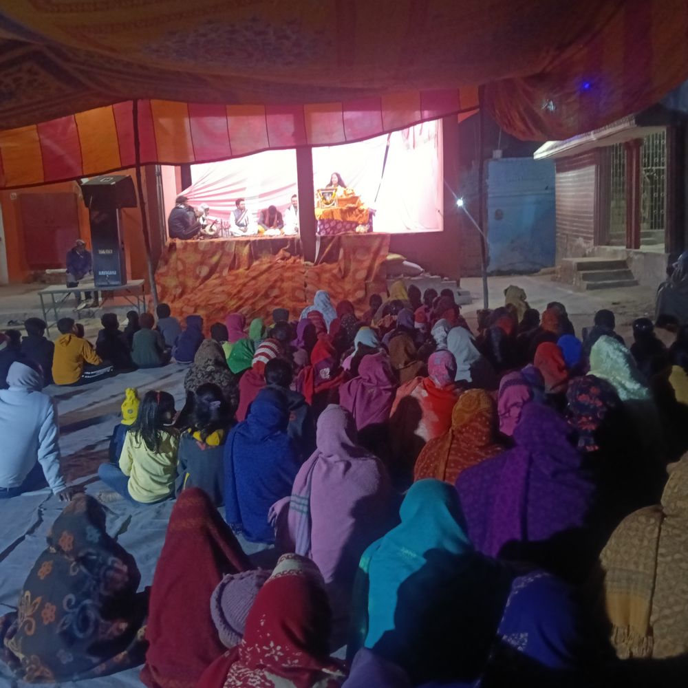 सिंघड़ा में नौ दिवसीय शिव कथा शुरू:कथावाचक ने भगवान के महिमा और विवाह के प्रसंगों का वर्णन किया