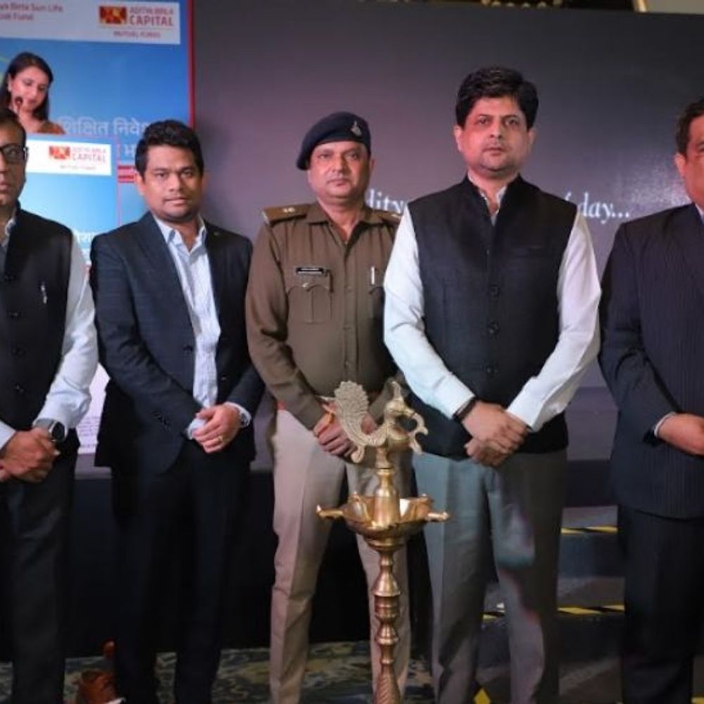 बचत का 35% पैसा जा रहा म्यूचुअल फंड में:नए निवेशकों में 30% महिलाएं, अब लोग रियल एस्टेट, गोल्ड और एफडी की ओर भी बढ़ रहे