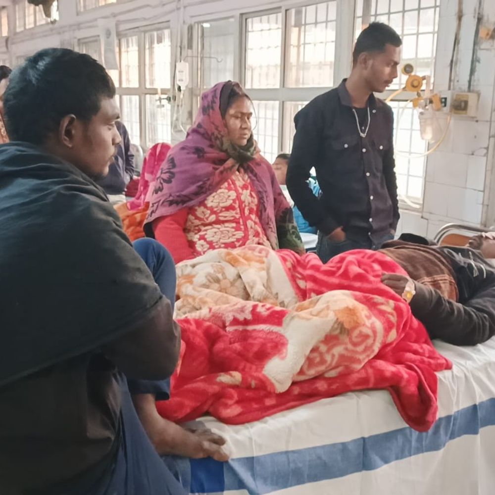 अकबरनगर में एनएच-80 पर ऑटो-बाइक की टक्कर, दो गंभीर घायल:भागलपुर के मायागंज अस्पताल में इलाज जारी