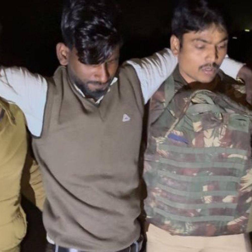 मुठभेड़ में फरार अपराधी गिरफ्तार:जौनपुर में मोनू उर्फ बलवंत बघेल के पैर में लगी गोली, पुलिस पर की फायरिंग