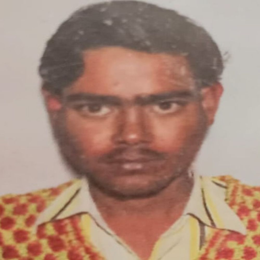 शाहजहांपुर में खेत में दवा लगाते समय किसान की मौत:परिजनों ने तीन बच्चों के पालन-पोषण के लिए मुआवजे की मांग की