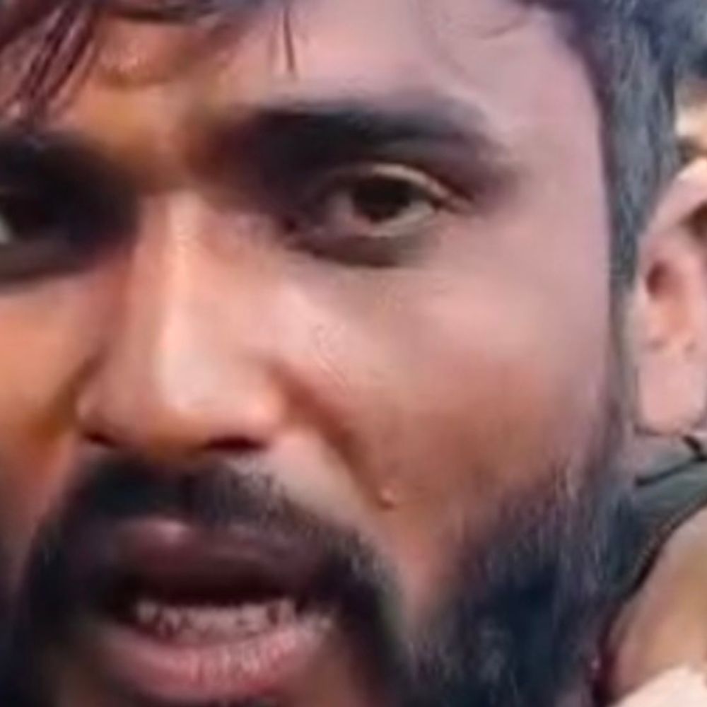 ज्वेलरी दुकान में ठगी करते युवक पकड़ाया:शेखपुरा में 2 महीने पहले भी की थी धोखाधड़ी, पुलिस जांच में जुटी