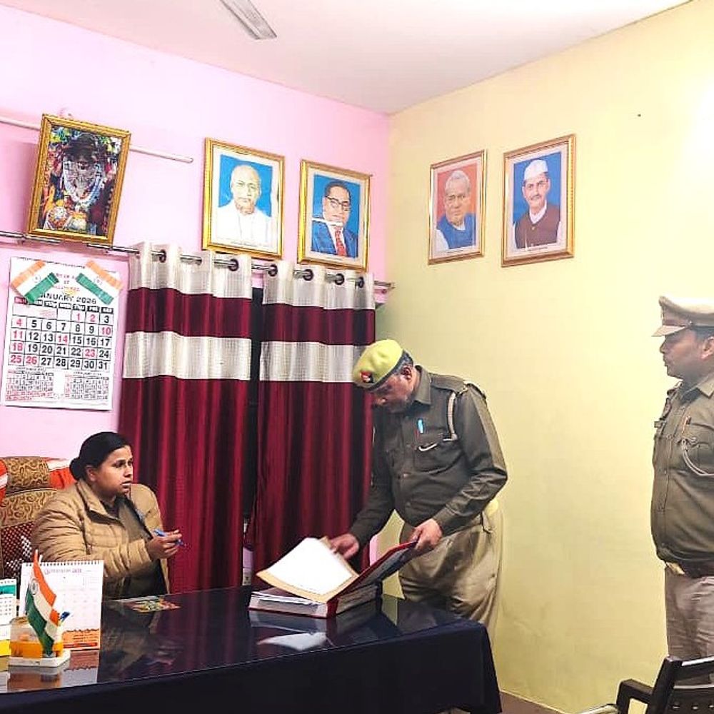 एसपी ने अभिलेखों की कमियां मिलने पर जताई नाराजगी:कोतवाली शहर व कटरा का किया आकस्मिक निरीक्षण, 15 दिन में सुधार के निर्देश