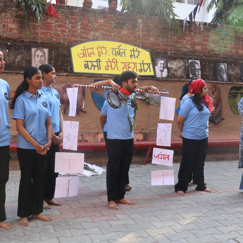 लखनऊ में दस्तक यूथ फेस्टिवल:छात्रों ने 'नेचर, एनवायरनमेंट' थीम पर कला व अभिव्यक्ति दिखाई