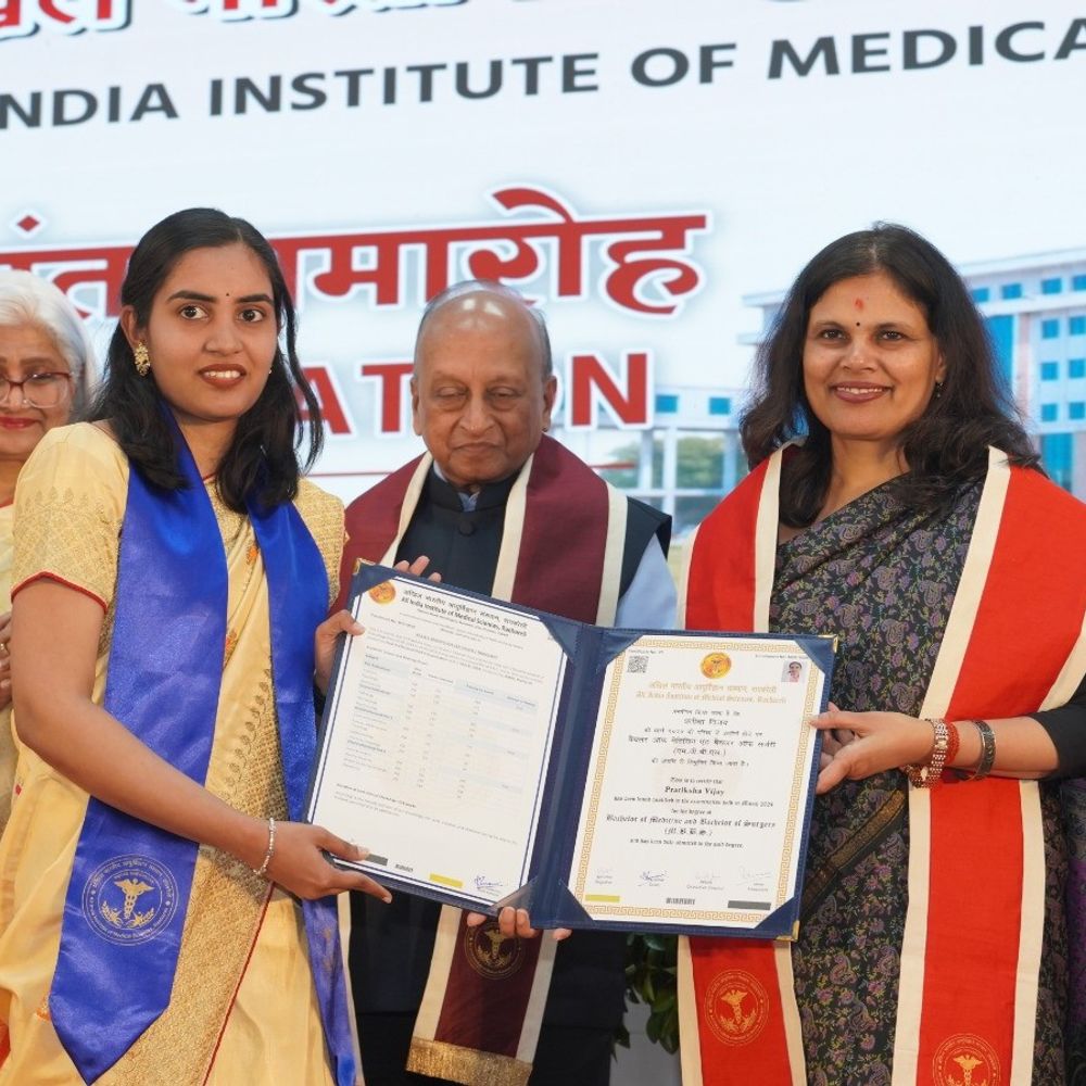 एम्स रायबरेली का पहला दीक्षांत समारोह:73 नए डॉक्टरों को उपाधि, तीन अत्याधुनिक सुविधाओं का उद्घाटन
