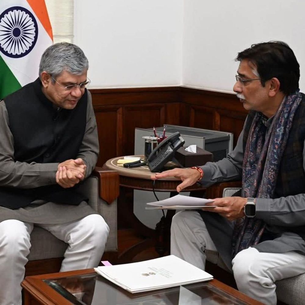 ललितपुर में कोच वाशिंग पिट लाइन की मांग:सांसद अनुराग शर्मा ने रेल मंत्री अश्विनी वैष्णव से मुलाकात की