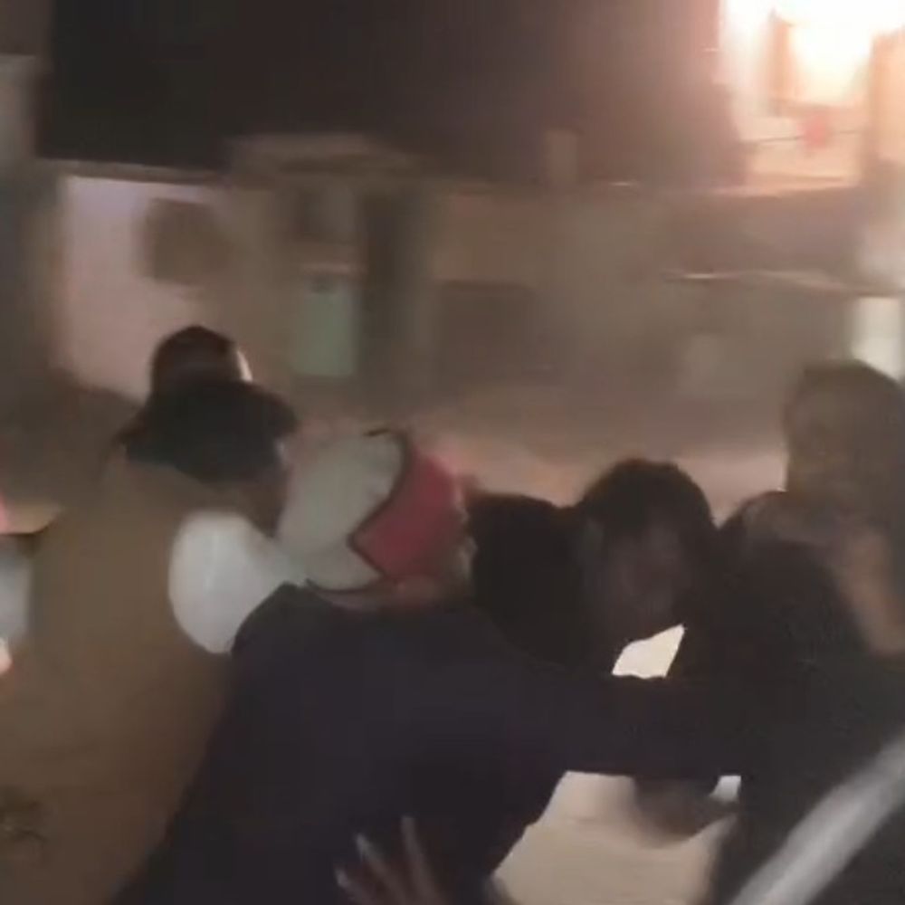 अधिवक्ता संघ चुनाव के बाद दो गुटों में मारपीट, VIDEO:बांदा में मतदान परिणाम घोषित होने के विवाद, विजयी प्रत्याशी के भाई पर आरोप