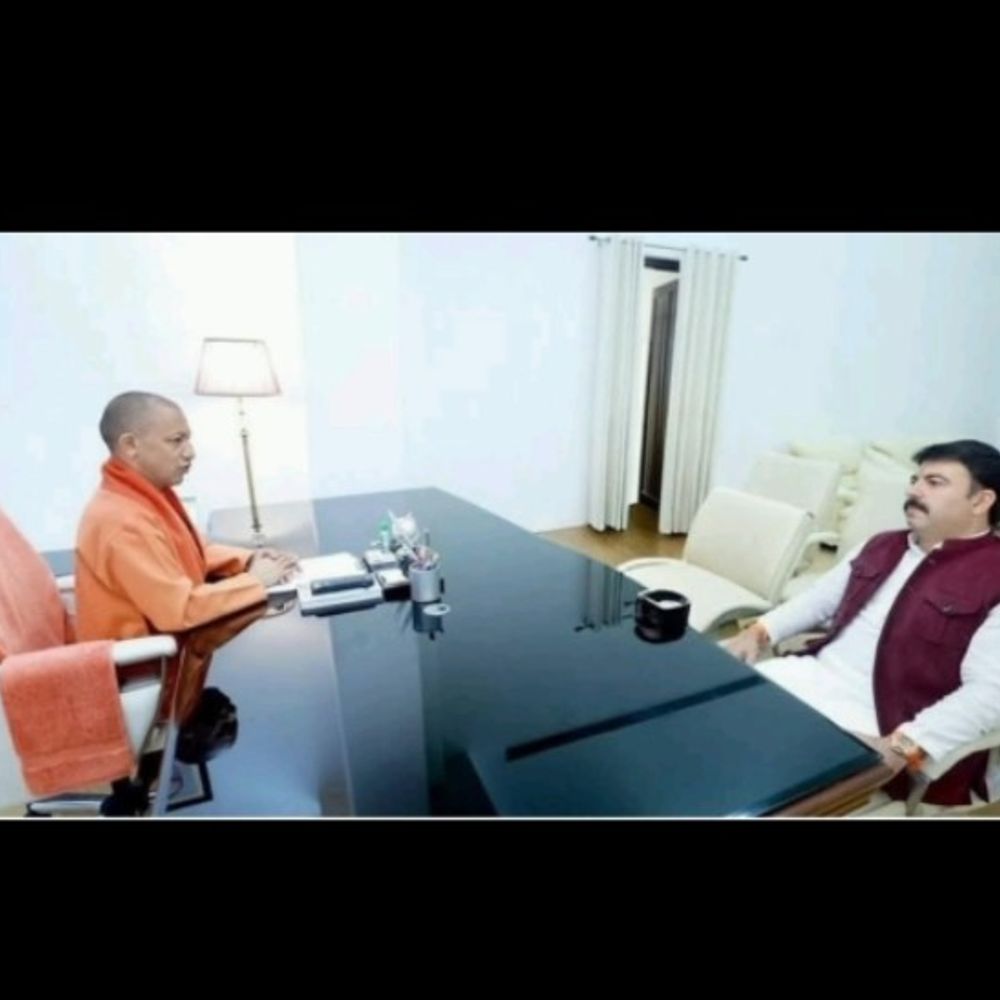 सदर विधायक ने सीएम से मुलाकात की:डॉ. शलभ मणि त्रिपाठी ने SI मामले की निष्पक्ष जांच की मांग उठाई