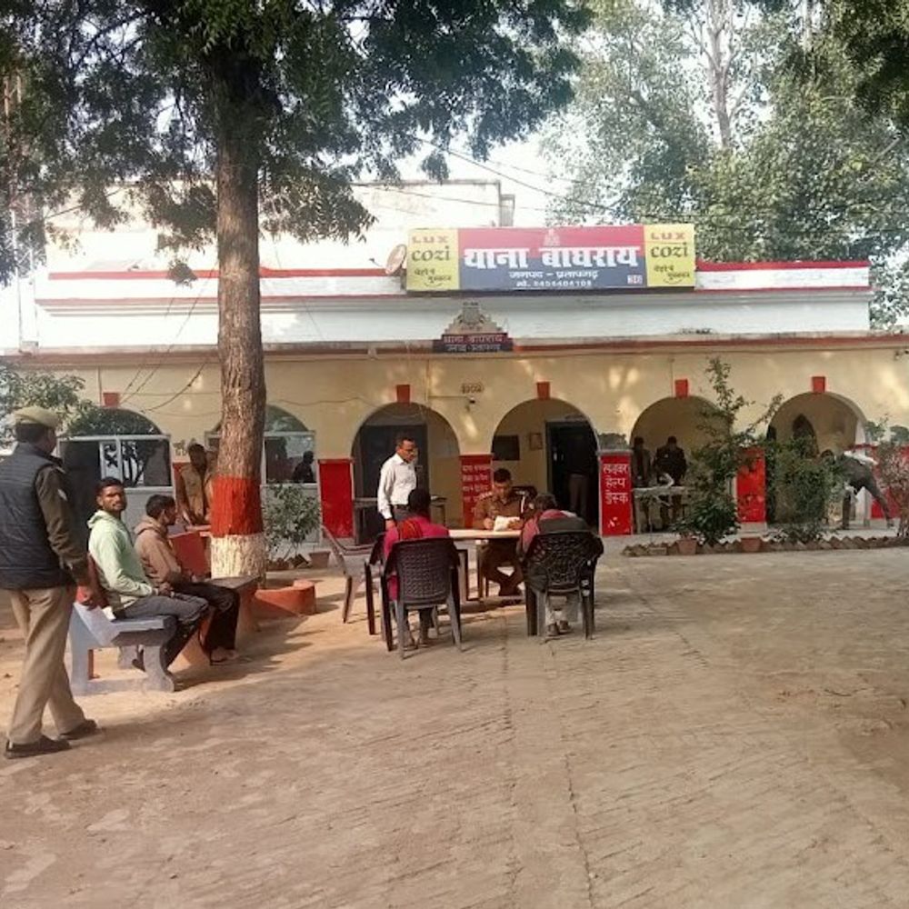 सड़क निर्माण पर जिला पंचायत सदस्य के पति को धमकी:प्रतापगढ़ में जातिसूचक गालियां देने पर तीन के खिलाफ केस दर्ज