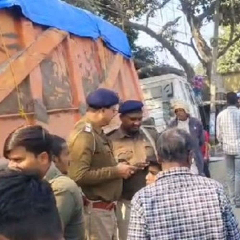 तेज रफ्तार ट्रक ने ऑटो में मारी टक्कर:भागलपुर में एक यात्री घायल, पुलिस ने गाड़ी को किया जब्त