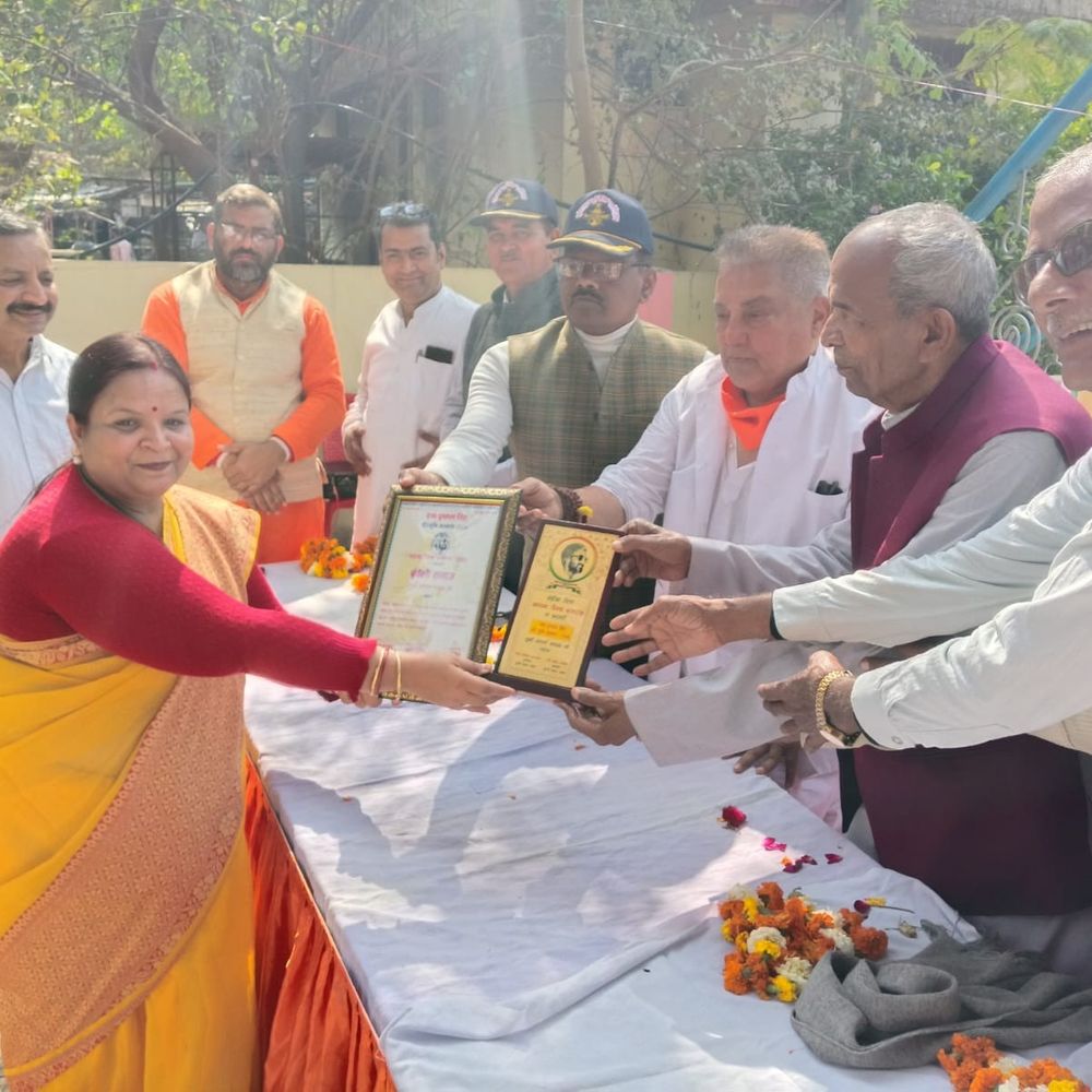 महोबा स्थापना दिवस पर 5 विभूतियों को 'पुष्कल सिंह सम्मान':बुंदेली समाज ने किया सम्मानित, स्टेडियम का नाम रखने की मांग उठी