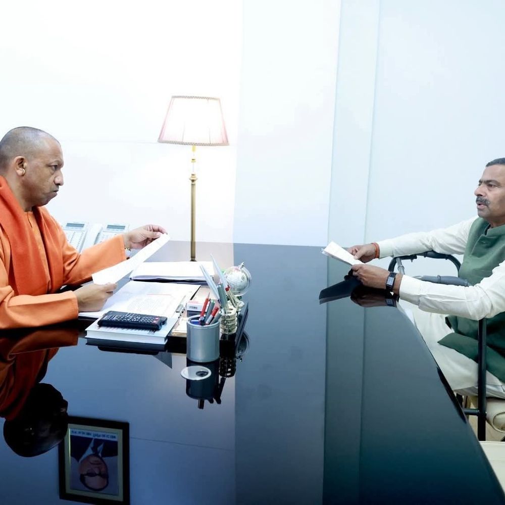 मानिकपुर विधायक ने मुख्यमंत्री योगी आदित्यनाथ से की भेंट:विधानसभा क्षेत्र के विकास कार्यों पर हुई चर्चा, समाधान का दिया आश्वासन