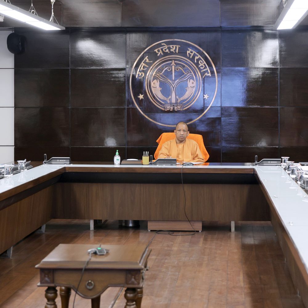 योगी बोले शांति और सुरक्षा व्यवस्था से खिलवाड़ बर्दाश्त नहीं:पुलिस अफसरों से कहा त्योहारों के दौरान शरारती तत्वों से सख्ती से पेश आएं