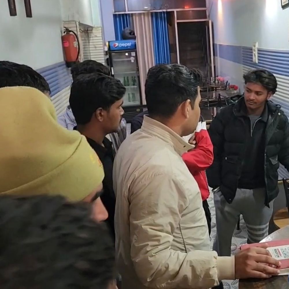 रेस्टोरेंट कर्मचारी पर ग्राहकों के वीडियो बनाने का आरोप:पुलिस तलाश में जुटी, रेस्तरां कर्मचारी आरोपी अभी भी फरार