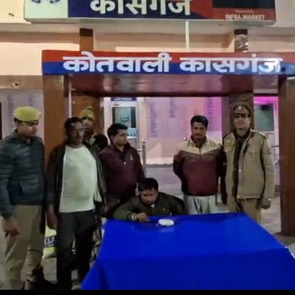 कासगंज पुलिस ने 6 जुआरियों को किया गिरफ्तार:10 हजार 810 रुपए नकद और ताश के पत्ते बरामद