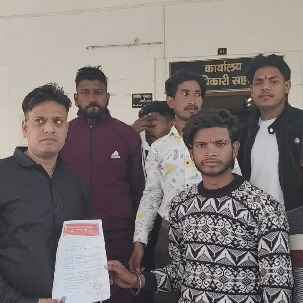 फूलन देवी पर आपत्तिजनक गीत:सहारनपुर कलेक्ट्रेट पर कश्यप समाज ने का प्रदर्शन, गायक पर एक्शन; गीत पर प्रतिबंध लगाने की मांग