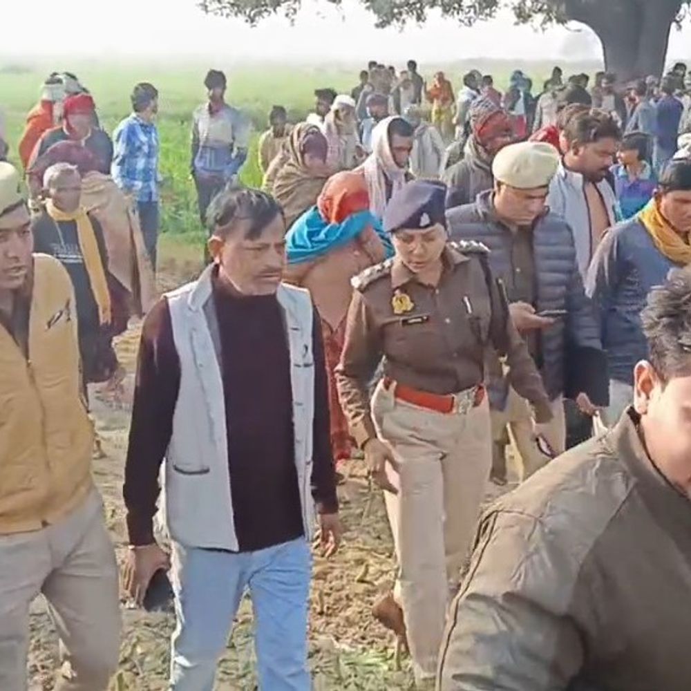 एटा में शादीशुदा प्रेमी युगल ने की आत्महत्या:मलावन थाना क्षेत्र में पेड़ से लटके मिले शव, काफी समय से चल रहा था प्रेम-प्रसंग