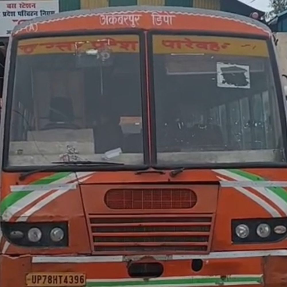 होली-शादी के लिए बसों में बढ़ी भीड़:अकबरपुर डिपो ने प्रमुख रूटों पर बढ़ाए बसों के फेरे