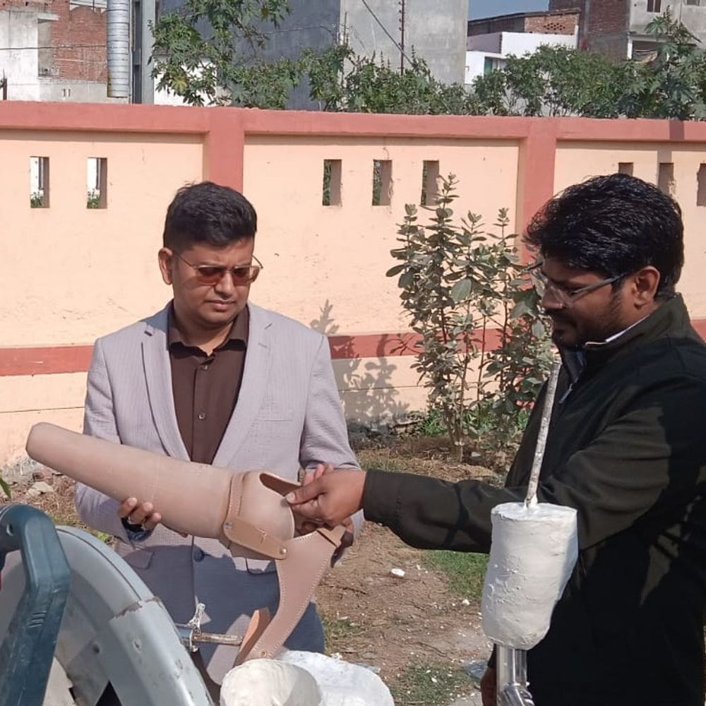 सिद्धार्थनगर में 2074 दिव्यांगजनों को कृत्रिम अंग मिले:15 दिवसीय शिविर में सहायक उपकरण वितरित किए गए, डीएम ने कहा- ऐसे कार्यक्रम होते रहेंगे