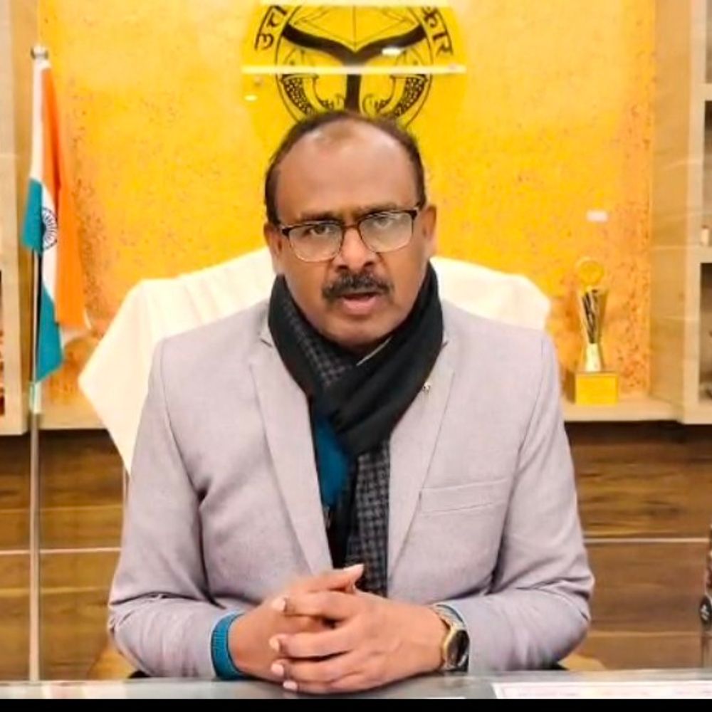 महराजगंज में राजस्व लिपिक निलंबित:आईजीआरएस रैंकिंग में गिरावट पर कार्रवाई, जिलाधिकारी ने शिकायतों के निस्तारण में लापरवाही पर लिया एक्शन