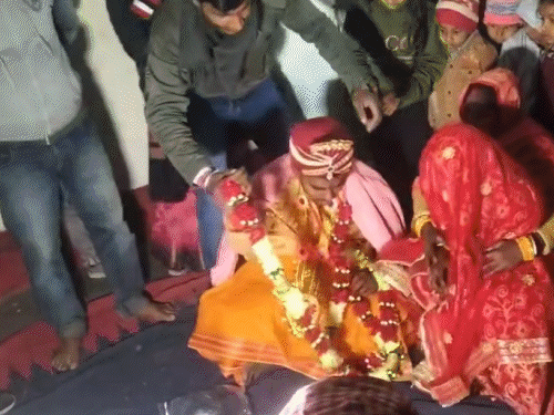 छात्र का अपहरण के बाद पकड़ौआ विवाह:नशे की दवा देकर दूल्हा बनाया; हाथ पकड़कर दुल्हन की मांग भरवाई; पीड़ित बोला-24 घंटे कैद में रखा