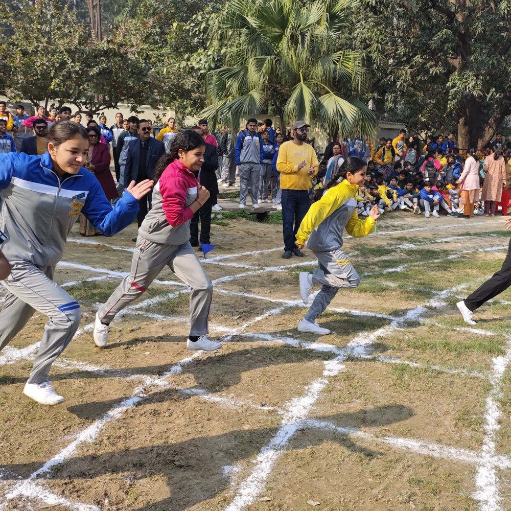 मुरादाबाद के एस.एस. चिल्ड्रन एकेडमी में 'ऊर्जा' खेलकूद समारोह:विद्यार्थियों ने विभिन्न प्रतियोगिताओं में उत्कृष्ट प्रदर्शन किया