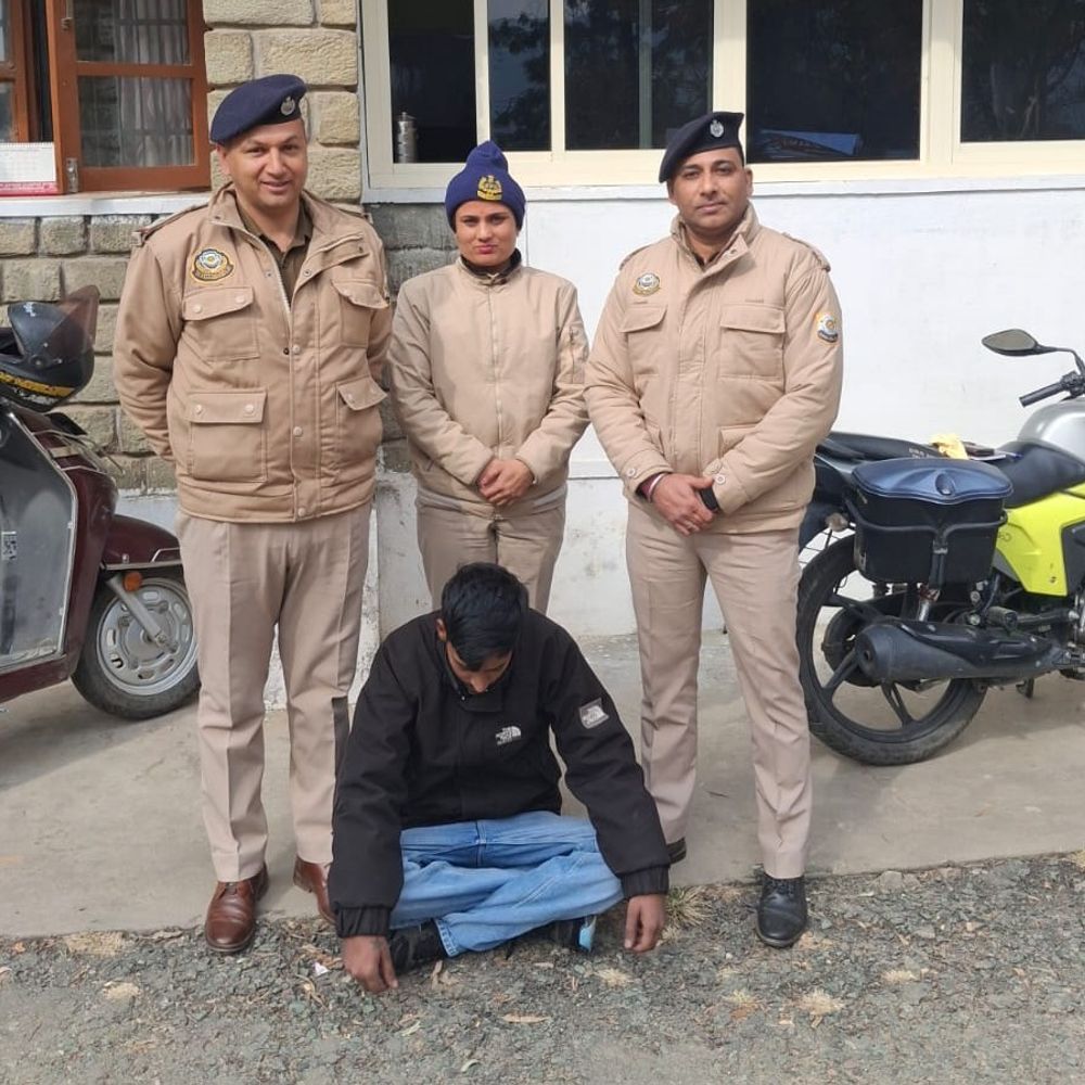 कांगड़ा में हेरोइन के साथ तस्कर गिरफ्तार:  कार जब्त, सीट के नीचे छिपाई थी खेप, जमानत पर था बाहर, एनडीपीएस एक्ट के तहत कार्रवाई – Dharamshala News