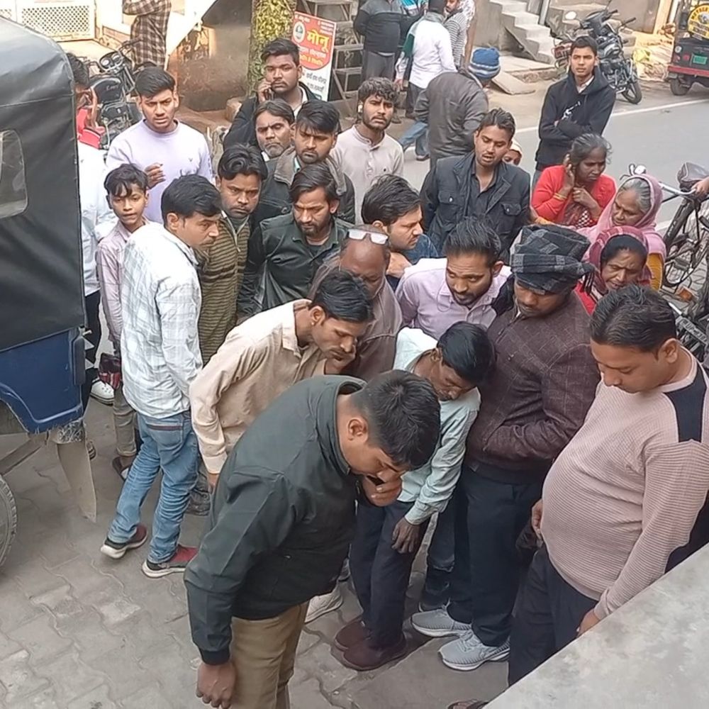 नाले में मिला अज्ञात युवक का शव:फिरोजाबाद में सती आश्रम के पास हुई घटना, पुलिस शिनाख्त कराने में जुटी