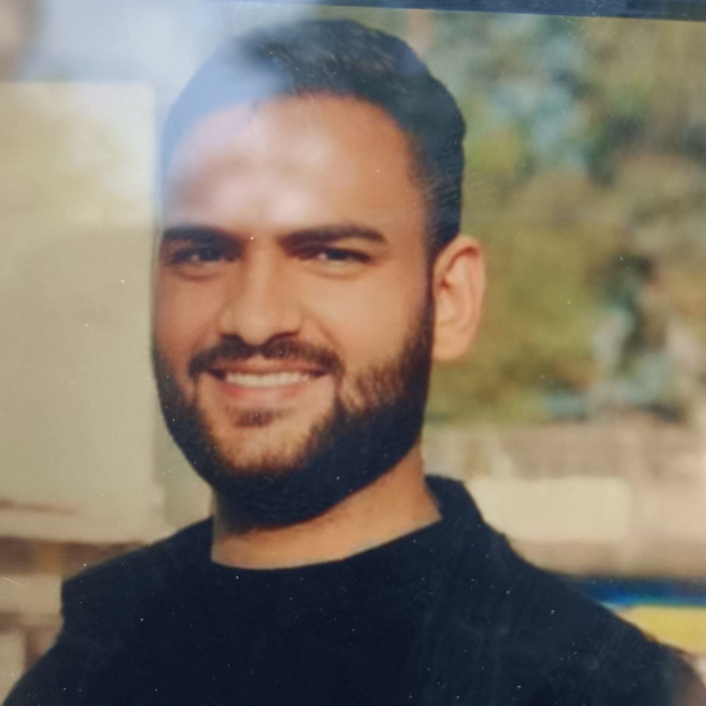 सड़क हादसे में बीटेक छात्र समेत दो लोगों की मौत:मिर्जापुर में अज्ञात वाहन ने टक्कर मारी, बाइक डिवाइडर से टकराई