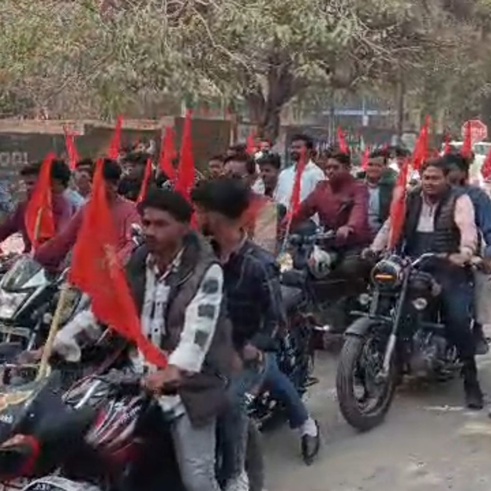 कासगंज में हिंदू सम्मेलन से पहले निकली बाइक रैली:गुरुवार को विराट हिंदू सम्मेलन, लोगों को किया गया आमंत्रित