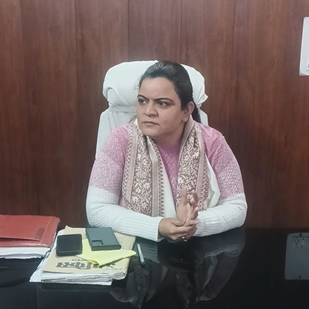 तमकुहीराज SDM ने लेखपाल को किया निलंबित:कार्य में लापरवाही करने का था आरोप, कहा- जनता को परेशान करने वाले को बख्शा नहीं जाएगा