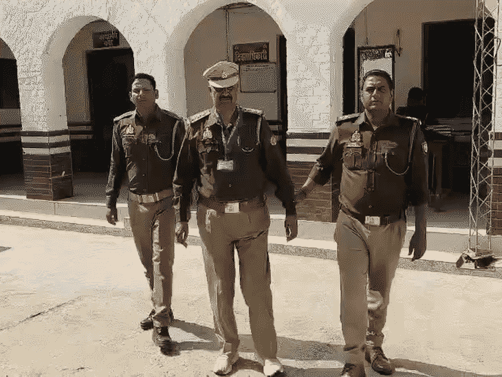 गोरखपुर में पकड़ा गया फर्जी पुलिस इंस्पेक्टर:  खाकी पहनकर रौब जमाता था, चेकिंग और नौकरी के नाम पर वसूलता था रुपये – Gorakhpur News