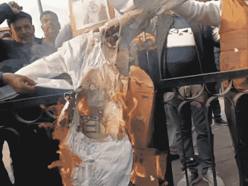 SSP ऑफिस के पास फूंका जयंत चौधरी का पुतला:अलीगढ़ में टीईटी अनिवार्यता के बयान पर उत्तर प्रदेशीय प्राथमिक शिक्षक संघ ने किया प्रदर्शन