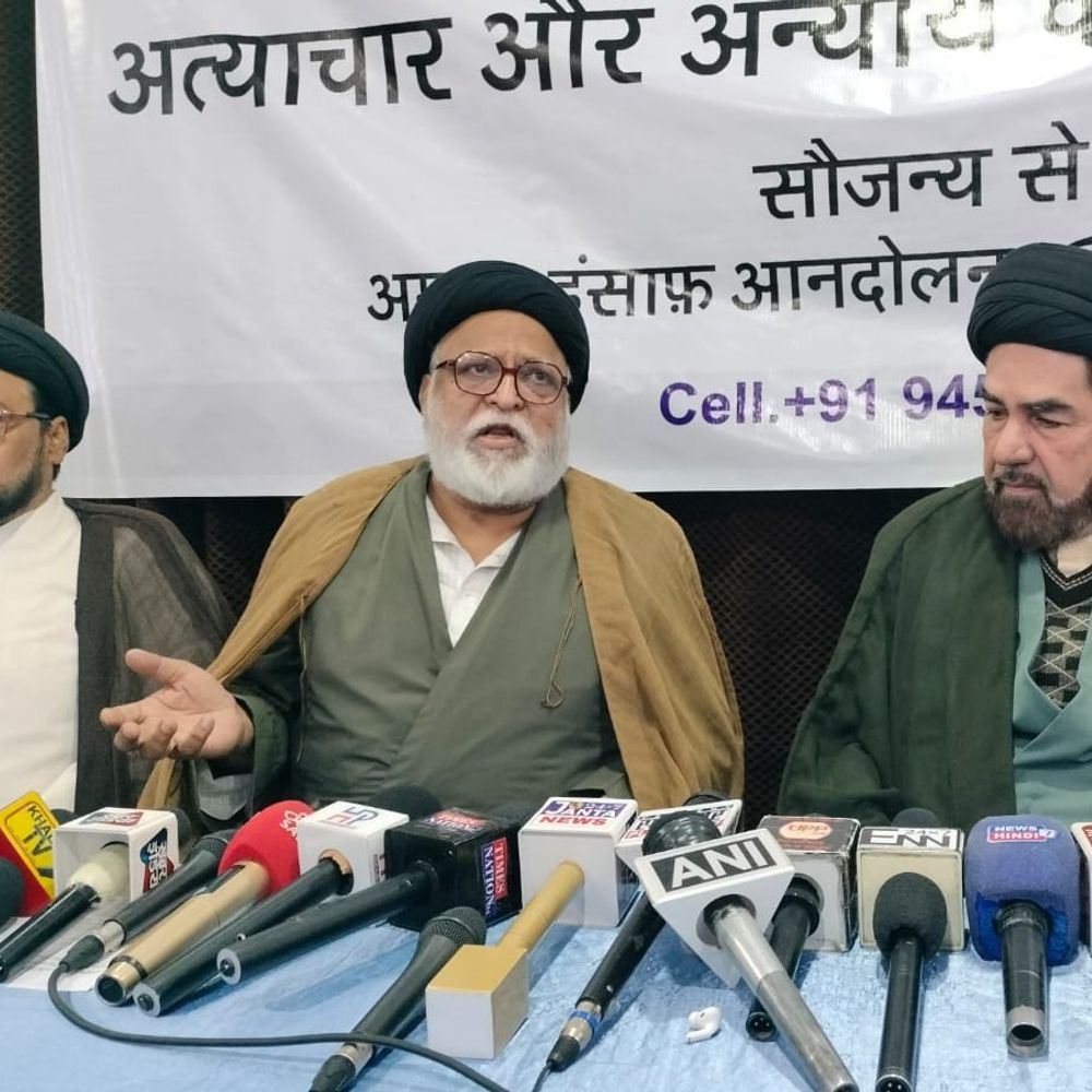 लखनऊ में धर्म गुरुओं ने विश्व शांति की अपील किया:मौलाना जवाद बोले- पूरे विश्व के हालात चिंता जनक , अमेरिका सब पर दादागिरी करना चाहता है