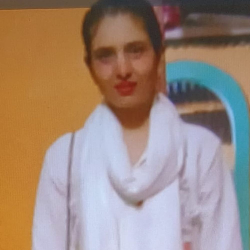 रतलाम में नवविवाहिता ने फांसी लगाई, मौत:पति घर बाहर से लॉक कर चाची के तीसरे में गया था; लौटकर देखा तो फंदे पर मिली